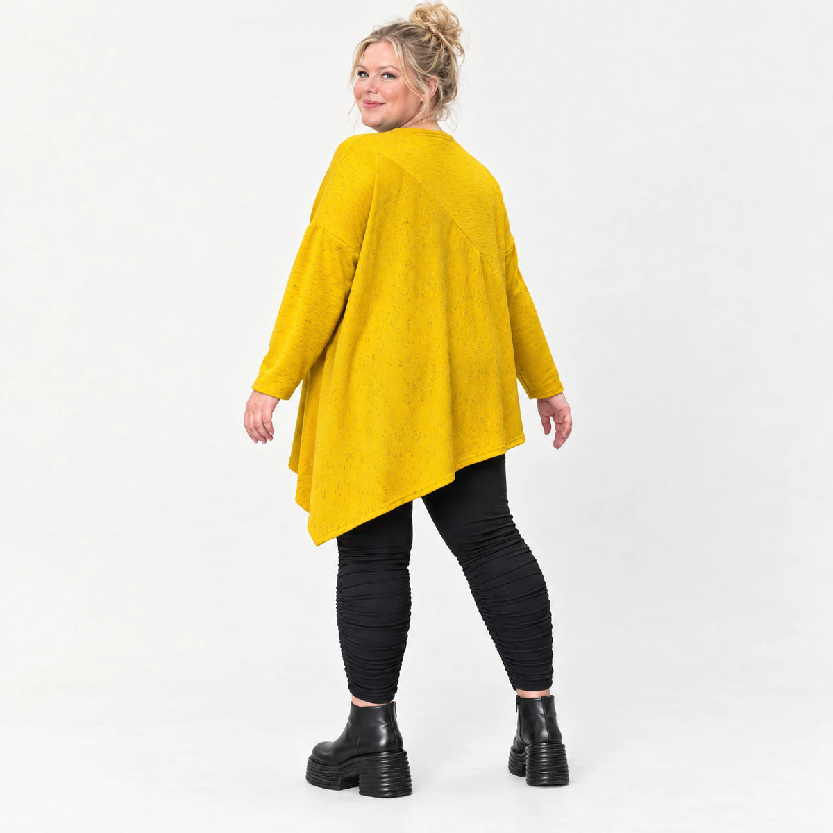 Feinstrickshirt in Gelb mit asymmetrischem Zipfelsaum Langarm und Rundhalsausschnitt