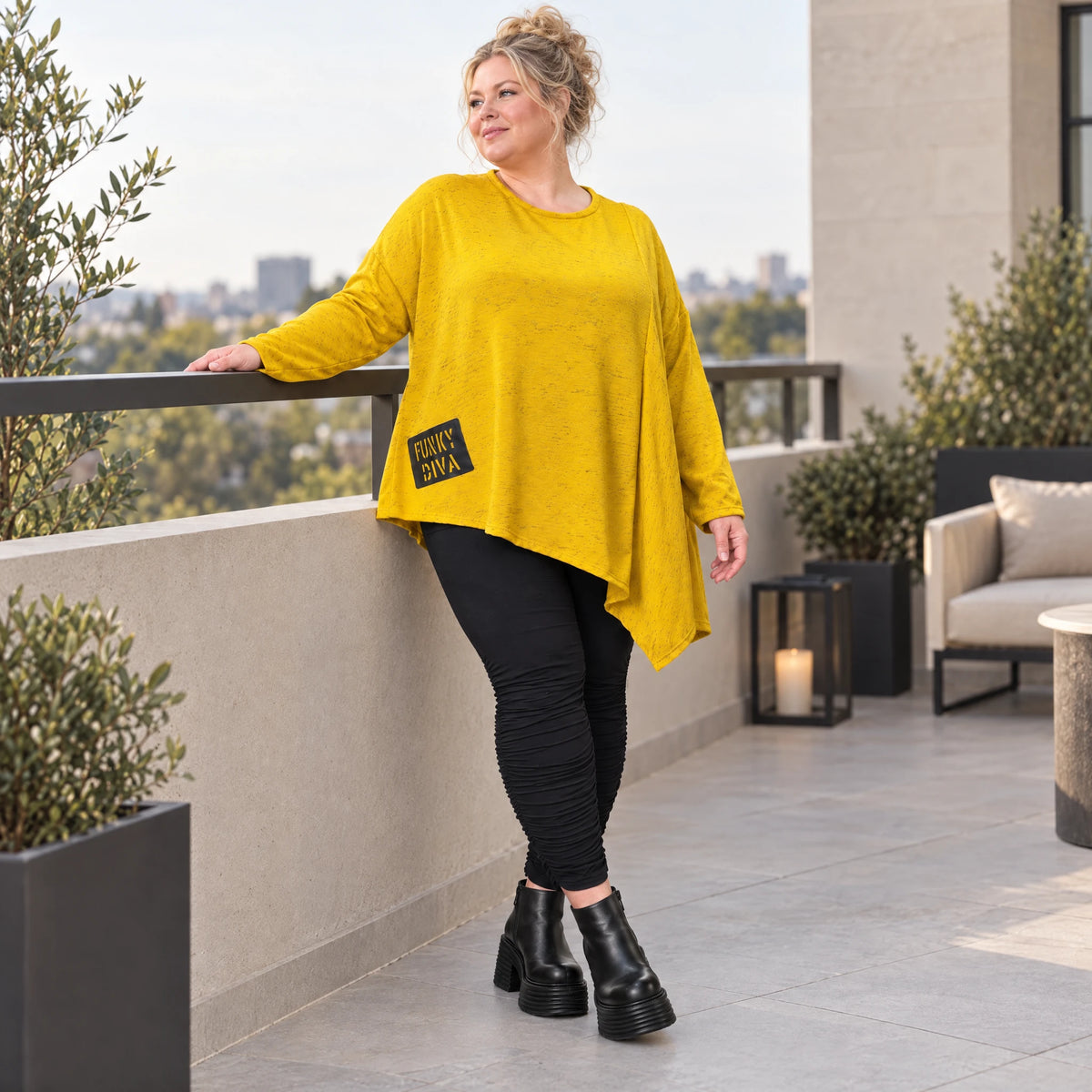 Feinstrickshirt in Gelb mit asymmetrischem Zipfelsaum Langarm und Rundhalsausschnitt