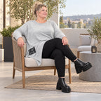 Feinstrickshirt in Grau/Schwarz mit asymmetrischem Zipfelsaum und Flauschgarnoptik