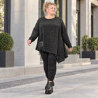 Strickshirt in Schwarz/Weiß mit asymmetrischem Zipfelsaum aus weichem Flauschgarn