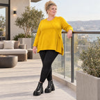 Gelbes Feinstrickshirt in A-Linie mit Reißverschluss am Ausschnitt und flauschigem Garn