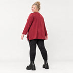 Flauschiges Feinstrickshirt in Rot/Weiß mit Rundhalsausschnitt und A-Linie aus Italien