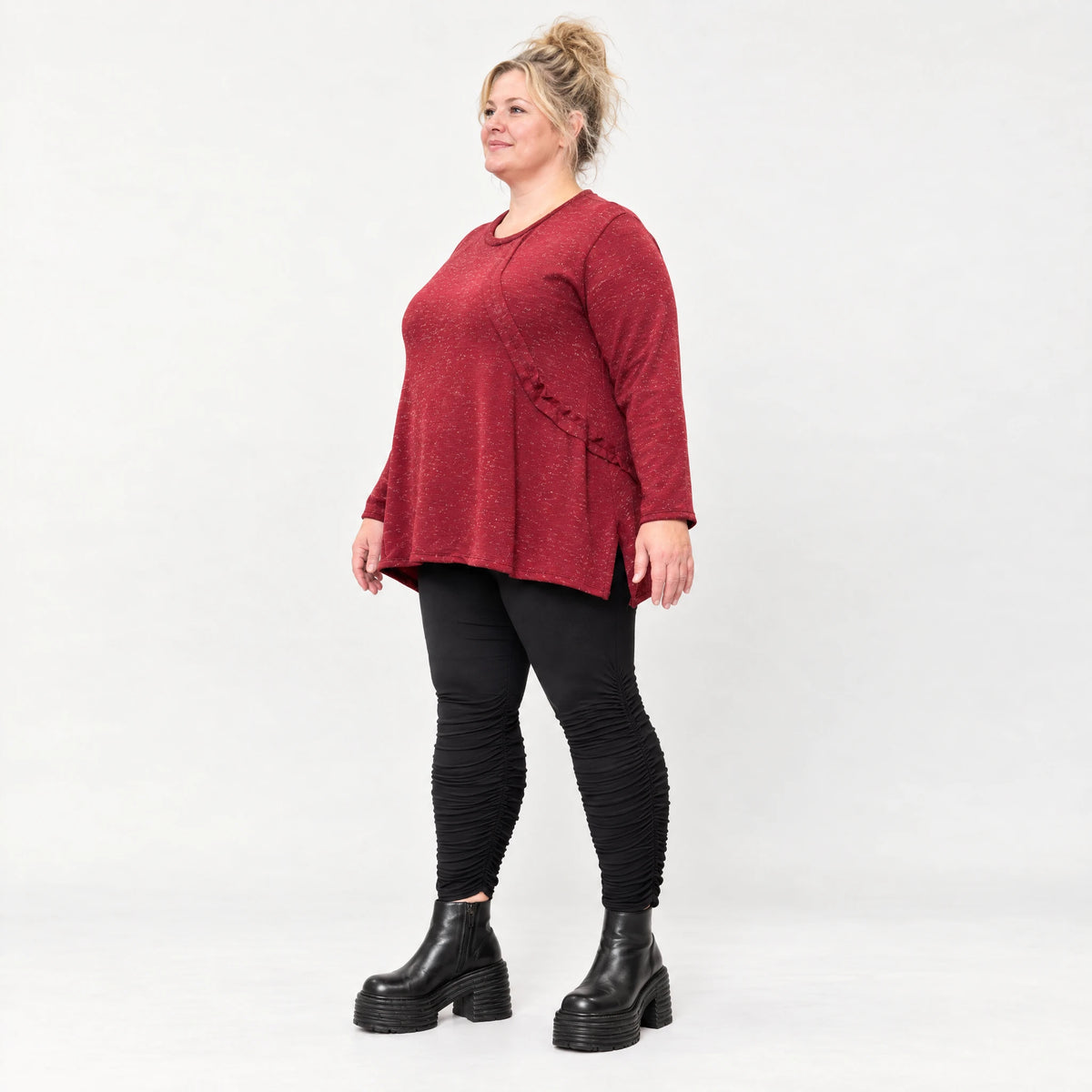 Flauschiges Feinstrickshirt in Rot/Weiß mit Rundhalsausschnitt und A-Linie aus Italien