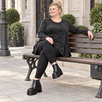 Kuscheliges Feinstrickshirt in Schwarz/Weiß meliert mit fließender A-Linie und Faltennaht