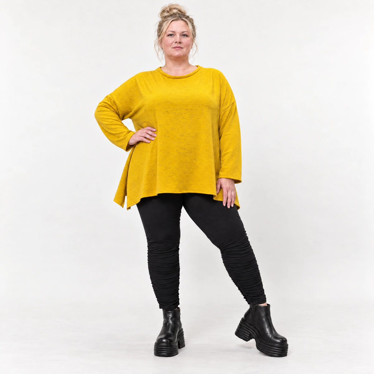 Flauschiges Feinstrickshirt in leuchtendem Gelb mit Stretchanteil und fließender A-Linie