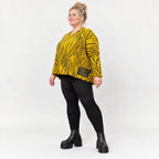 Kastiges Strickshirt mit Zebramuster in Gelb/Schwarz aus weichem flauschigem Feinstrick