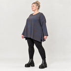 Langarmshirt aus flauschigem Feinstrick in Blau/Braun mit A-Linie und Seitenschlitzen