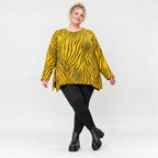 Flauschiges Strickshirt in Gelb/Schwarz mit Zebramuster in lockerer A-Linie und Schlitzen