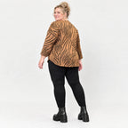 Italienisches Feinstrickshirt in Braun/Schoko aus flauschigem Garn mit lockerer Passform