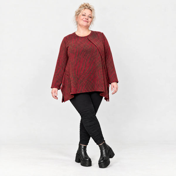 Flauschiges Feinstrickshirt aus Italien in Rot/Braun gemustert mit Rundhals und A-Linie