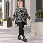 Langarmshirt in Schwarz/Weiß aus weichem Feinstrick mit Rundhalsausschnitt in A-Linie