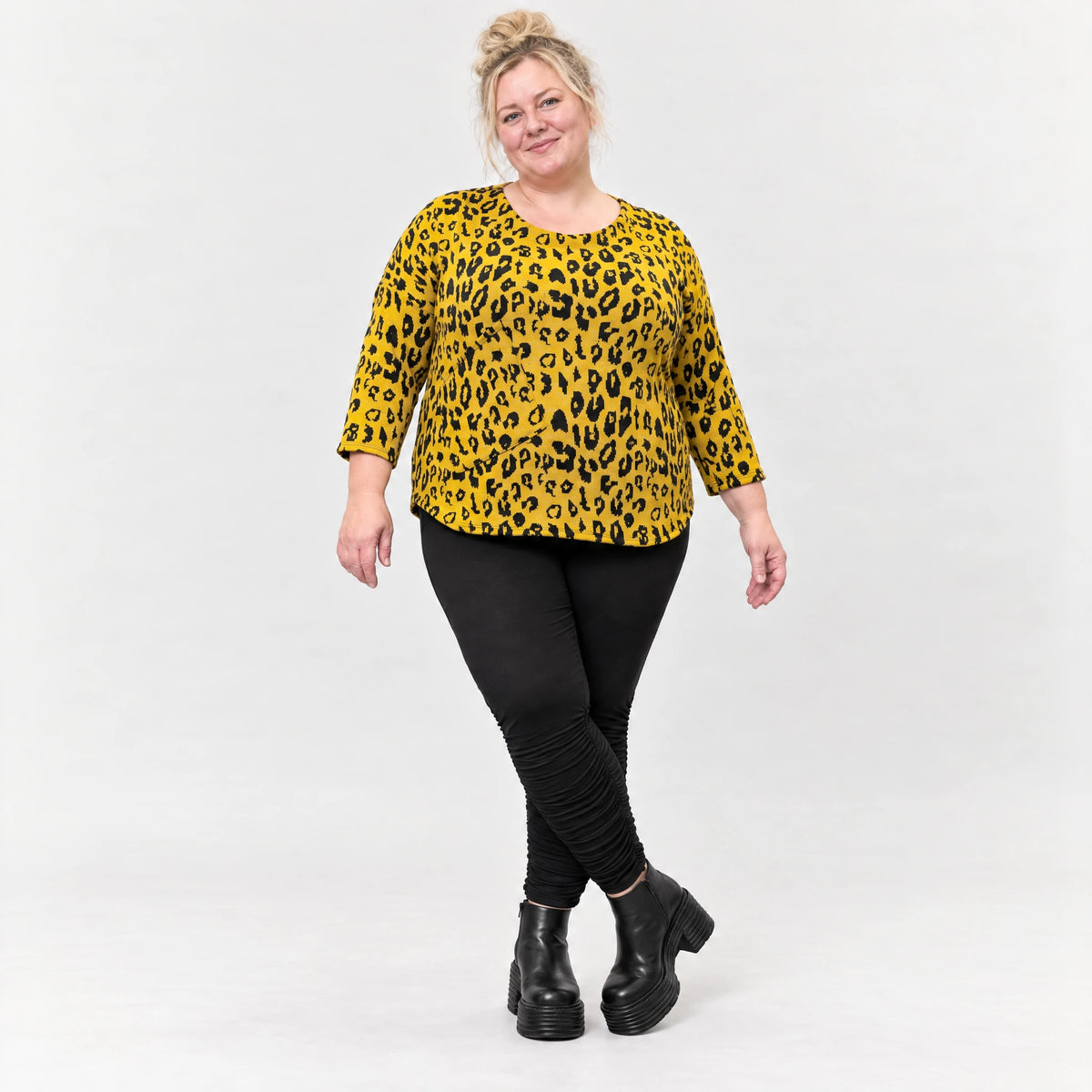 Flauschiges Feinstrickshirt in Gelb/Schwarz mit aufgesetzten Taschen für kalte Wintertage