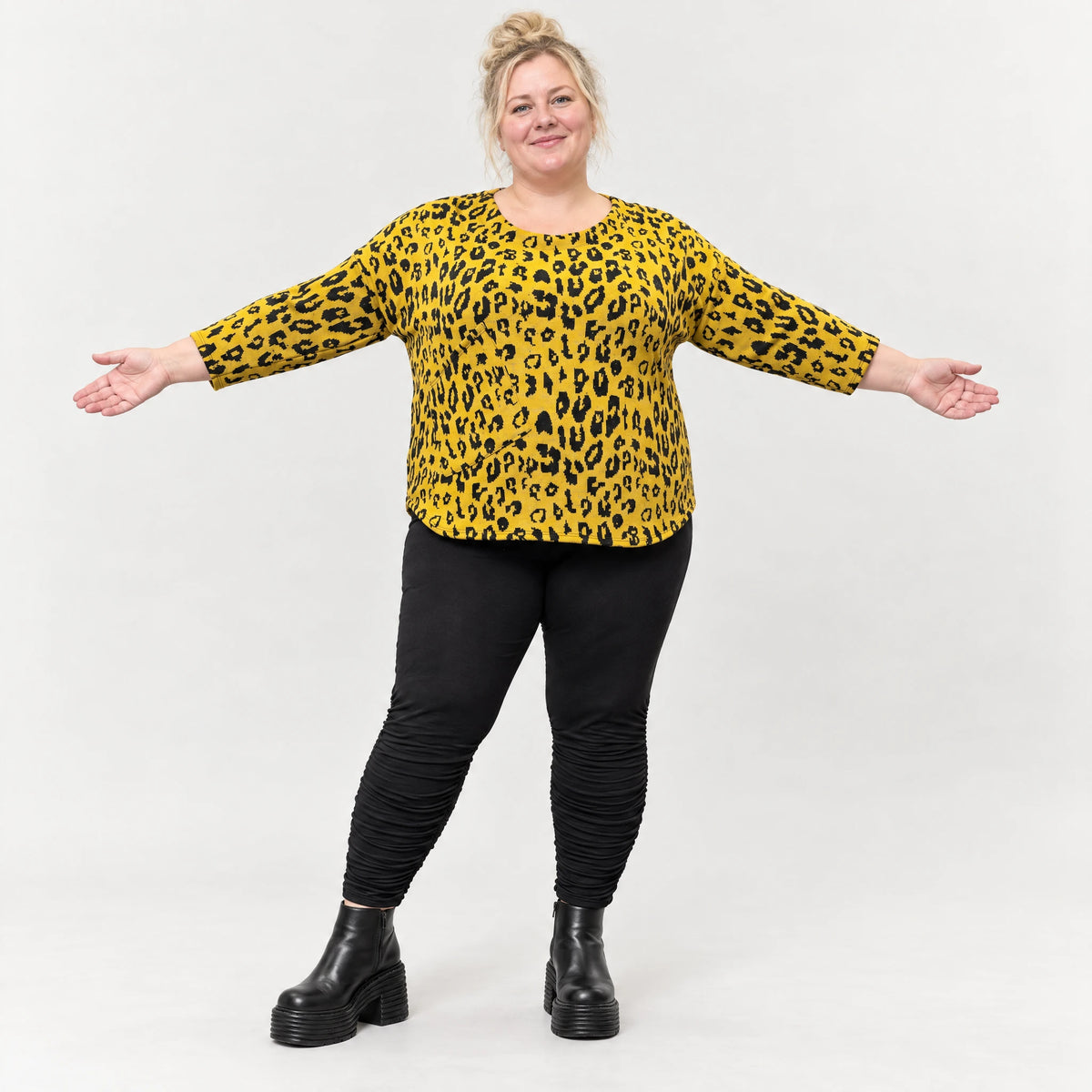 Flauschiges Feinstrickshirt in Gelb/Schwarz mit aufgesetzten Taschen für kalte Wintertage
