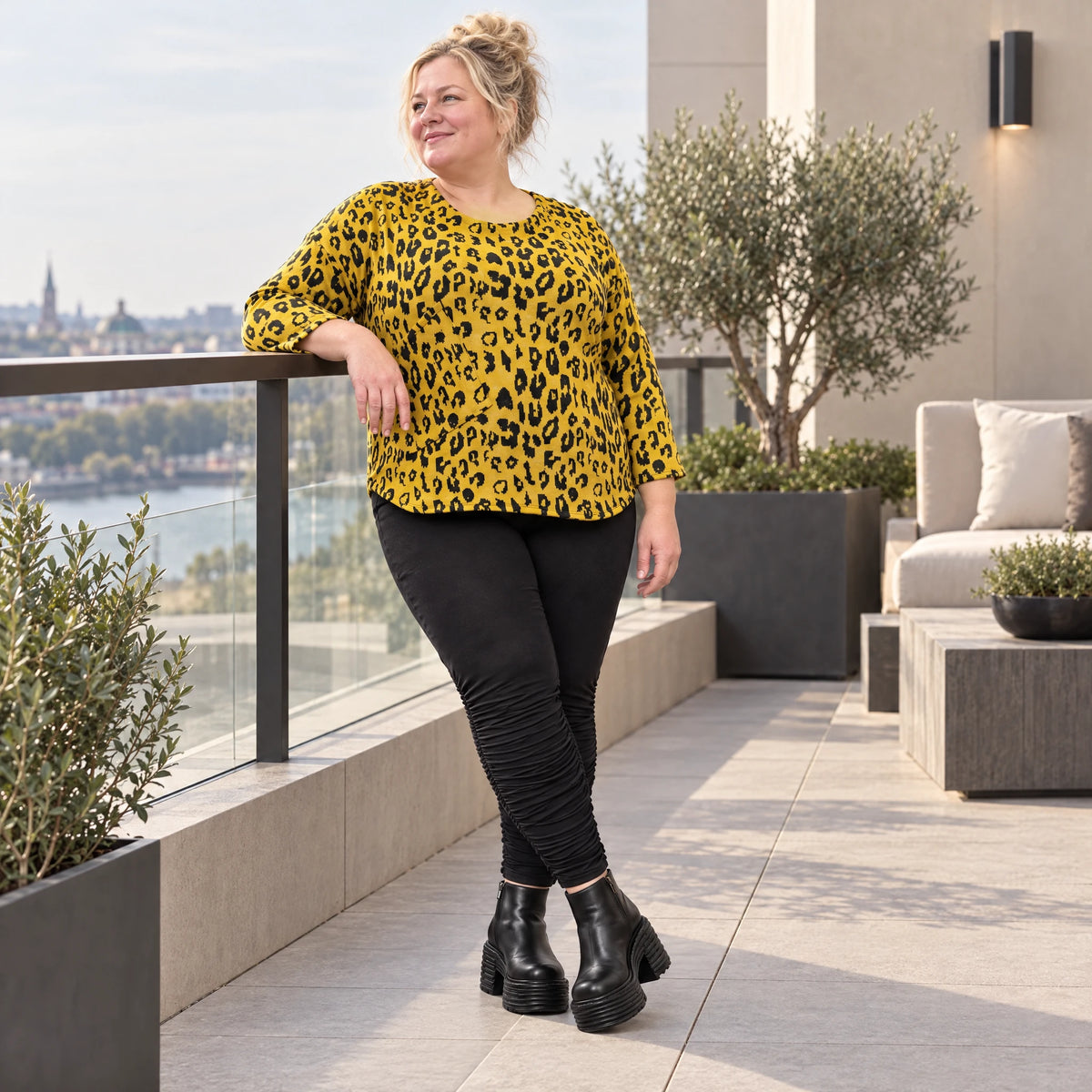 Flauschiges Feinstrickshirt in Gelb/Schwarz mit aufgesetzten Taschen für kalte Wintertage