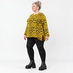Weiches Langarmshirt aus flauschigem Feinstrick in Gelb/Schwarz mit ausgestellter A-Linie