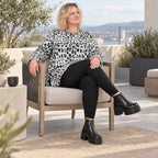 Italienisches Feinstrickshirt in Weiß/Schwarz mit A-Linie und seitlichen Schlitzen am Saum