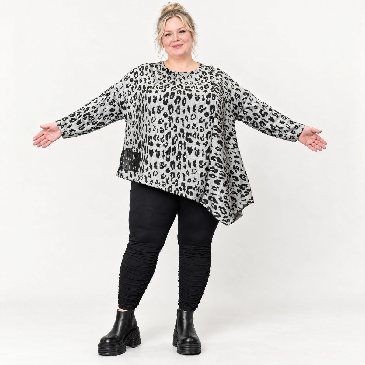 Langarmshirt Feinstrick in Grau/Schwarz mit asymmetrischem Zipfelsaum und weichem Garn