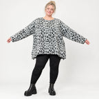 Langarmshirt aus flauschigem Feinstrick in Grau/Schwarz mit A-Linie und Schlitzen am Saum