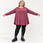 Bequemes Langarmshirt in sattem Bordeaux aus weichem Modal Stretch mit gerundeter Form
