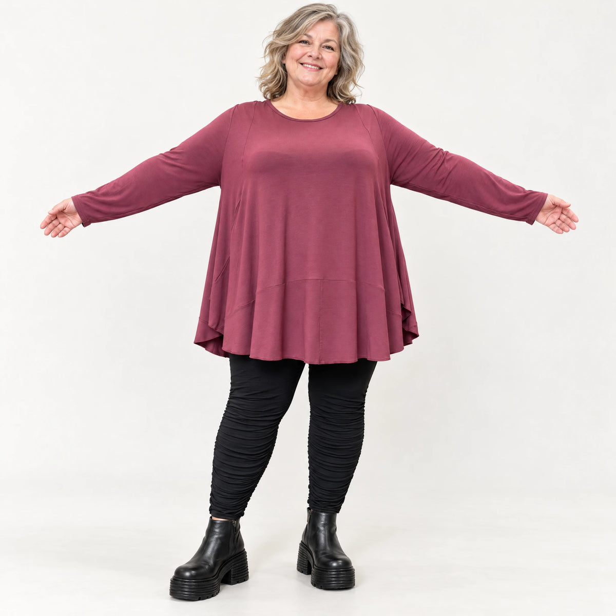 Bequemes Langarmshirt in sattem Bordeaux aus weichem Modal Stretch mit gerundeter Form