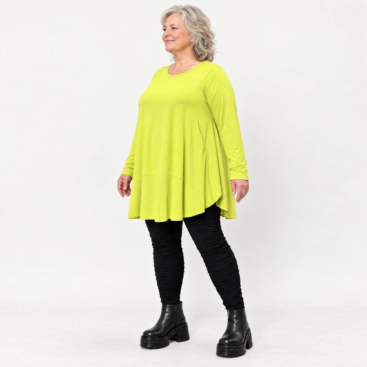 Langarmshirt in frischem Limettengrün aus weichem Modalstretch mit Seitennahttaschen