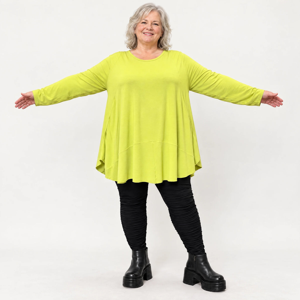 Langarmshirt in frischem Limettengrün aus weichem Modalstretch mit Seitennahttaschen