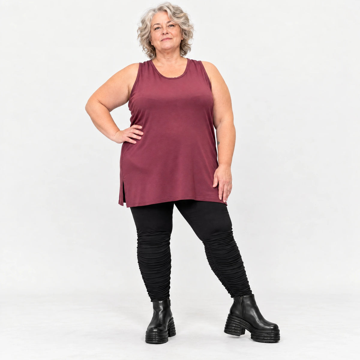 Ärmelloses Top in Bordeaux aus Modalstretch mit geradem Schnitt und Seitenschlitzen