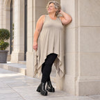 Ärmellose Tunika in Taupe aus weichem Modal Stretch mit lockerer A-Linie und Seitenspitzen