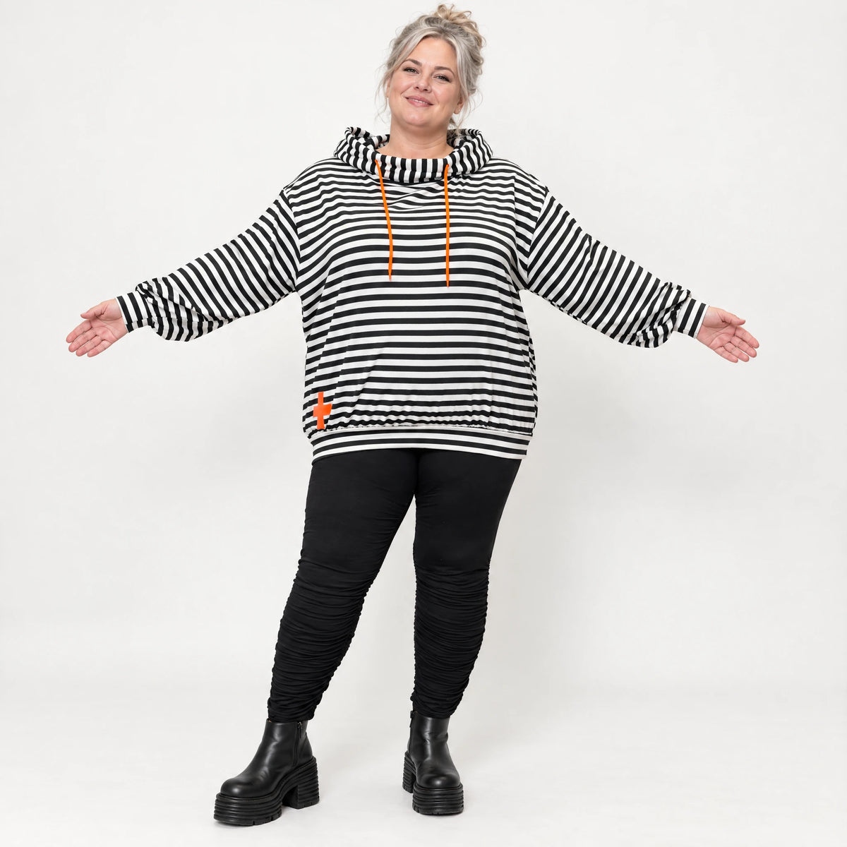 Gestreifter Kapuzenpullover in Orange/Schwarz/Weiß aus weichem Stretchjersey Italien