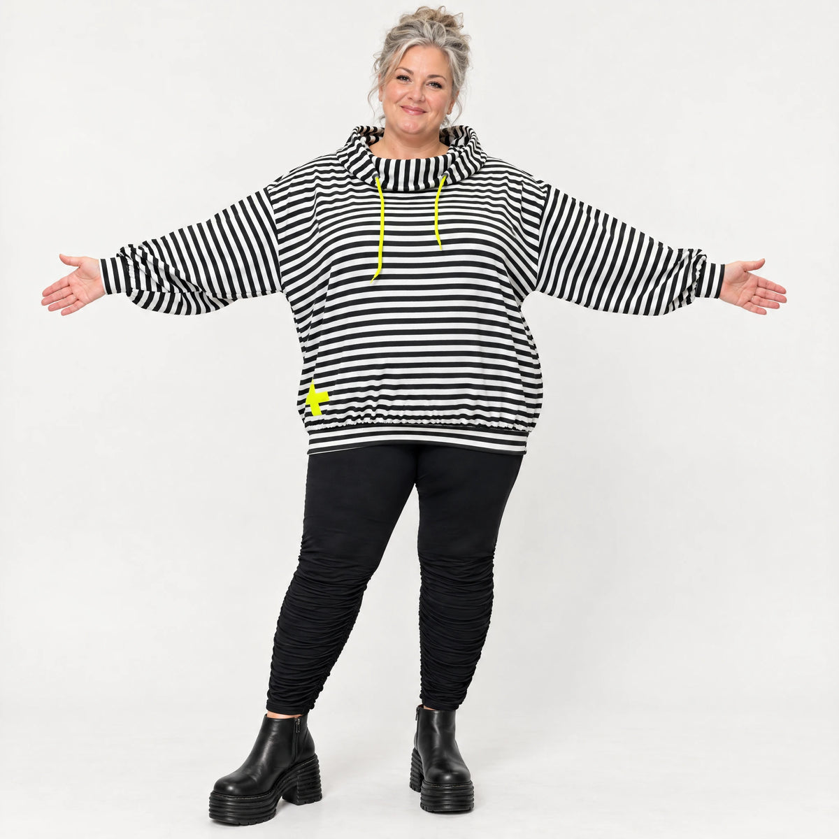 Kapuzenhoody aus Italien in Gelb/Schwarz/Weiß mit Streifendesign aus feinem Stretchjersey