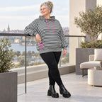 Gestreifter Hoodie in Schwarz/Weiß/Pink aus Stretchjersey mit Kapuze und gerafften Ärmeln