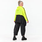 Lässiger Überwurf in leuchtendem Neongelb aus weichem Stretchjersey mit warmer Kapuze
