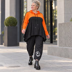 Kapuzenüberwurf in leuchtendem Orange aus feinem Stretchjersey mit Tunnelzug und Vokuhila