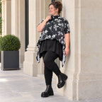 Plüschweste in Grau/Weiß mit Stehkragen Reißverschluss Taschen und zipfeligem Vokuhilasaum