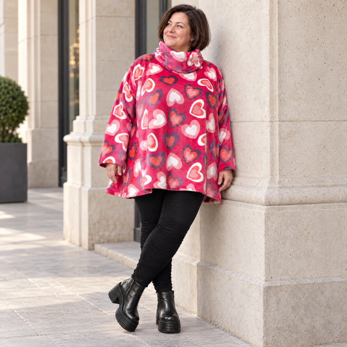 Flauschiges Langarmshirt in Pink/Rosa/Weiß mit Rollkragen und lockerer A-Linie aus Plüsch