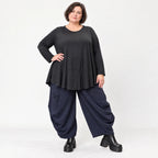 Ballonhose aus kuscheligem Fleece in Dunkelblau mit elastischem Bund und weitem Bein