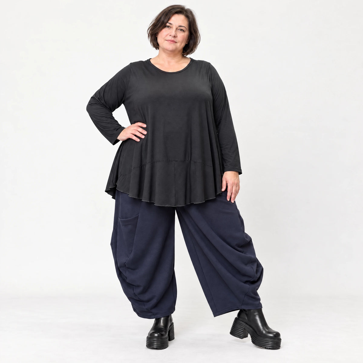 Ballonhose aus kuscheligem Fleece in Dunkelblau mit elastischem Bund und weitem Bein