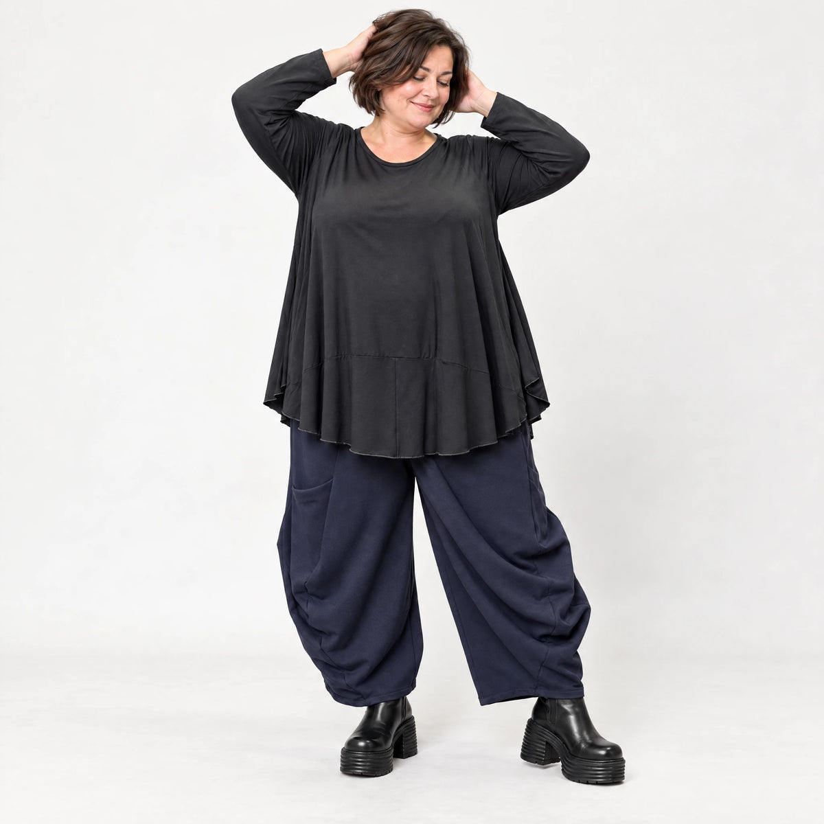 Ballonhose aus kuscheligem Fleece in Dunkelblau mit elastischem Bund und weitem Bein