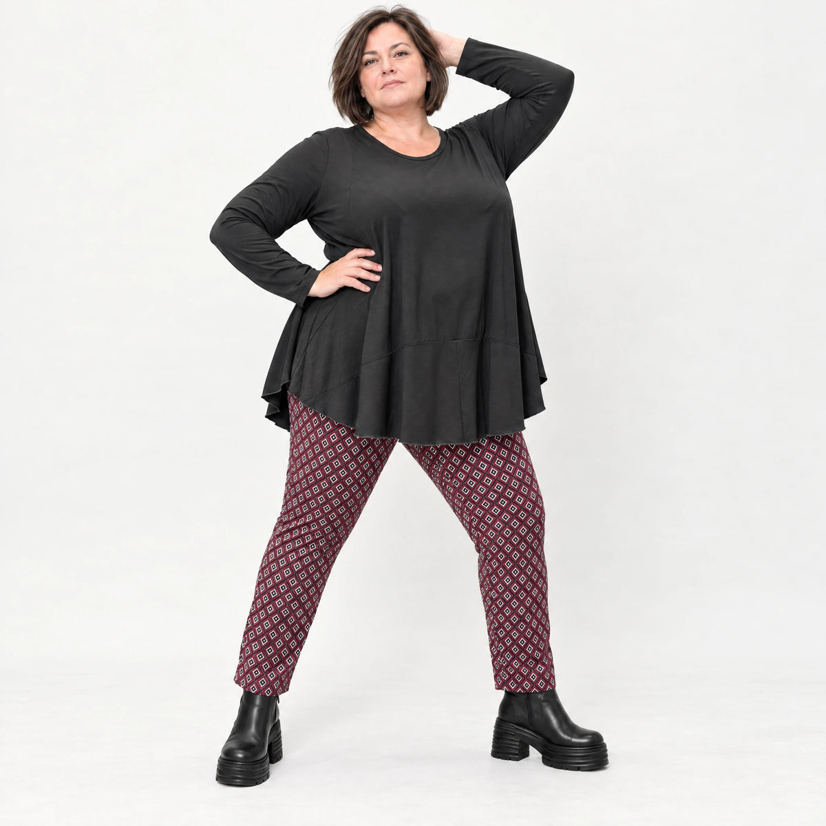 Karottenhose aus fließendem Bengaline in Fuchsia/Schwarz/Weiß mit elastischem Bund