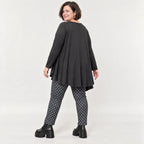 Karottenhose aus fließender Bengaline in Dunkelblau/Schwarz/Weiß mit dehnbarem Bund