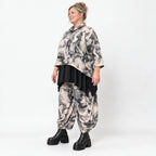 Kastiger Feinstrickpullover mit Rollkragen in Ecru/Schwarz aus weichem Strick mit Stretch