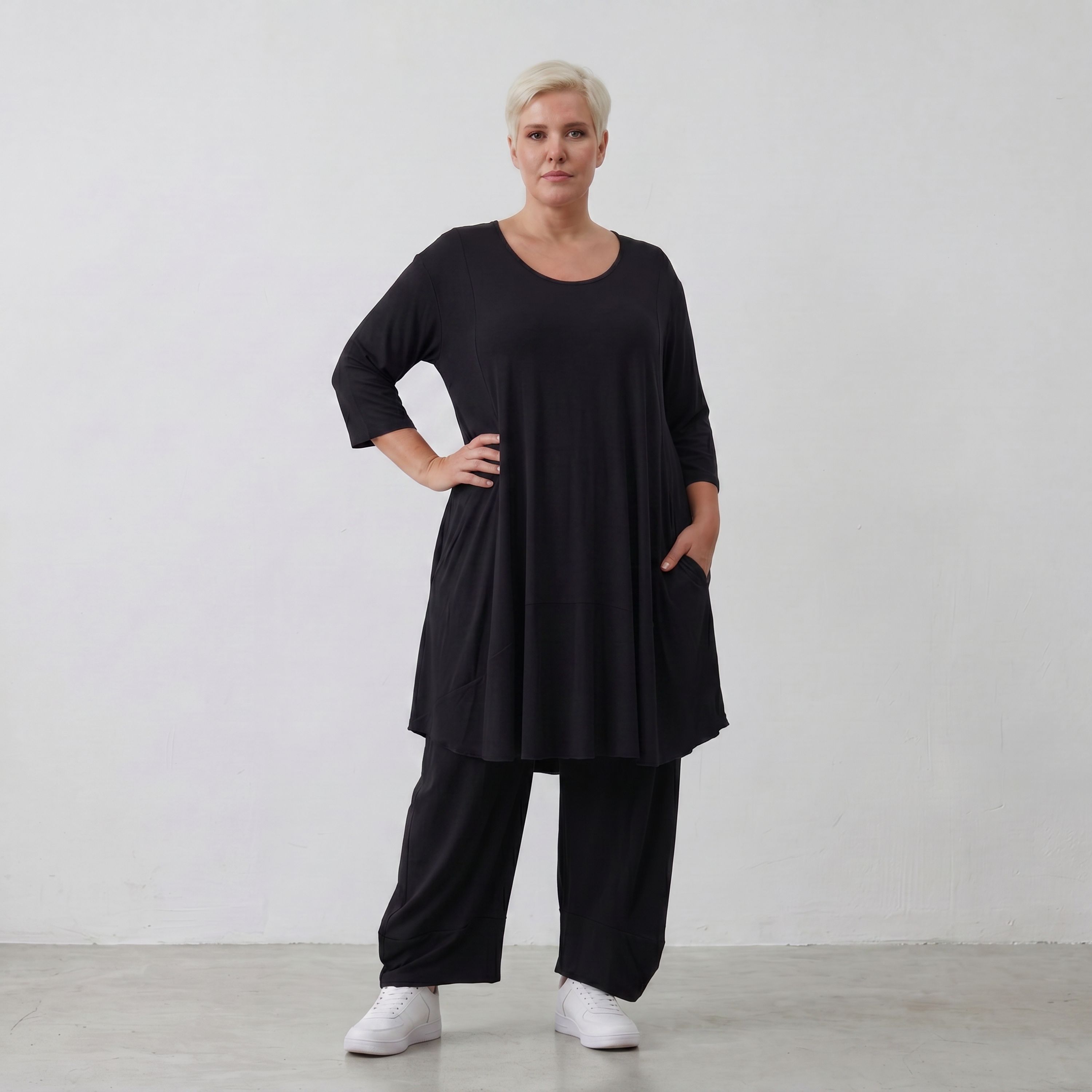 Ballonhose aus weichem Viskose Jersey in tiefem Schwarz mit elastischem Bund und Taschen