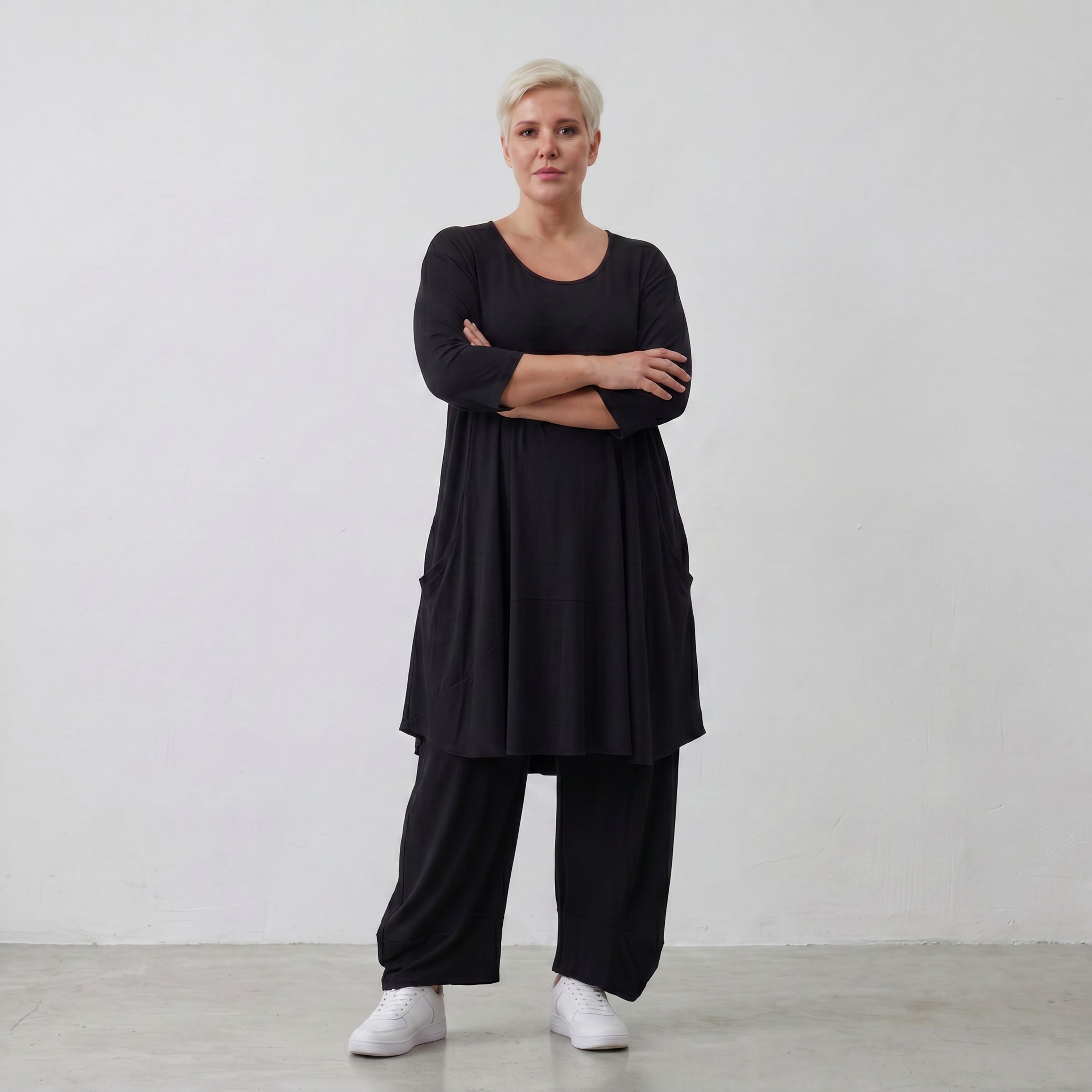 Ballonhose aus weichem Viskose Jersey in tiefem Schwarz mit elastischem Bund und Taschen