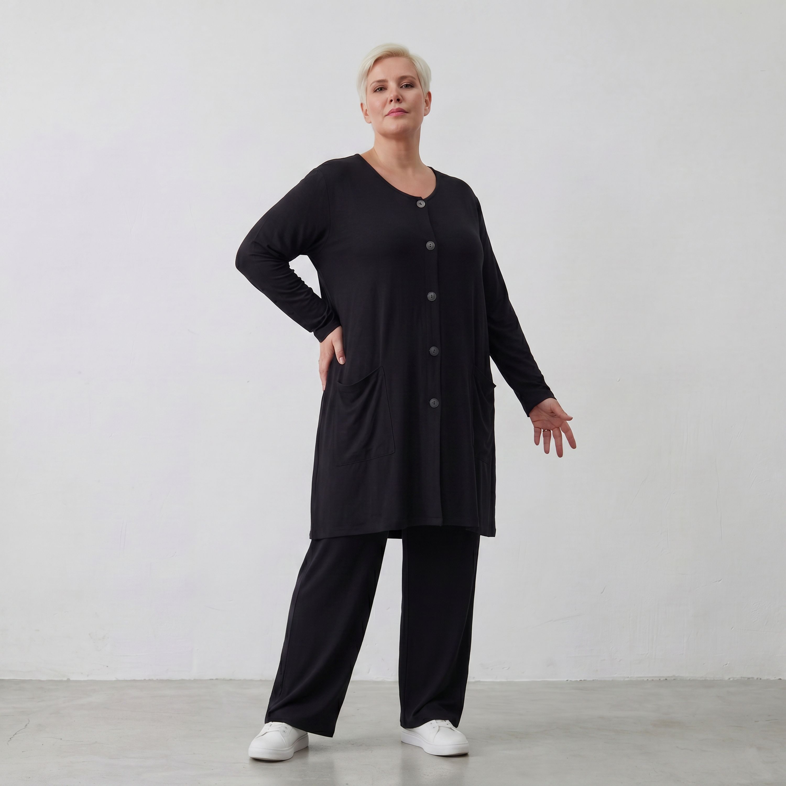 Elegante schwarze Jacke aus weichem Viskosejersey mit schmeichelndem Schnitt Knopfleiste