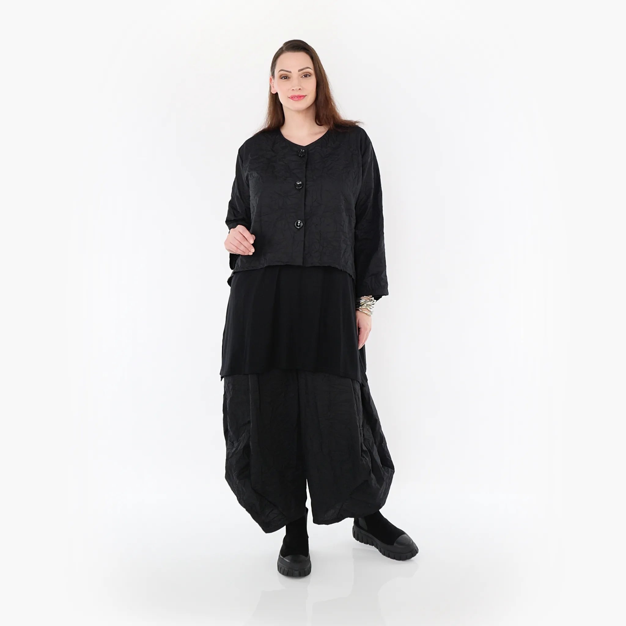  AKH Fashion Jacke in gerundeter Form, aus Materialmix, 1372.00130, Schwarz, Schick, Schick