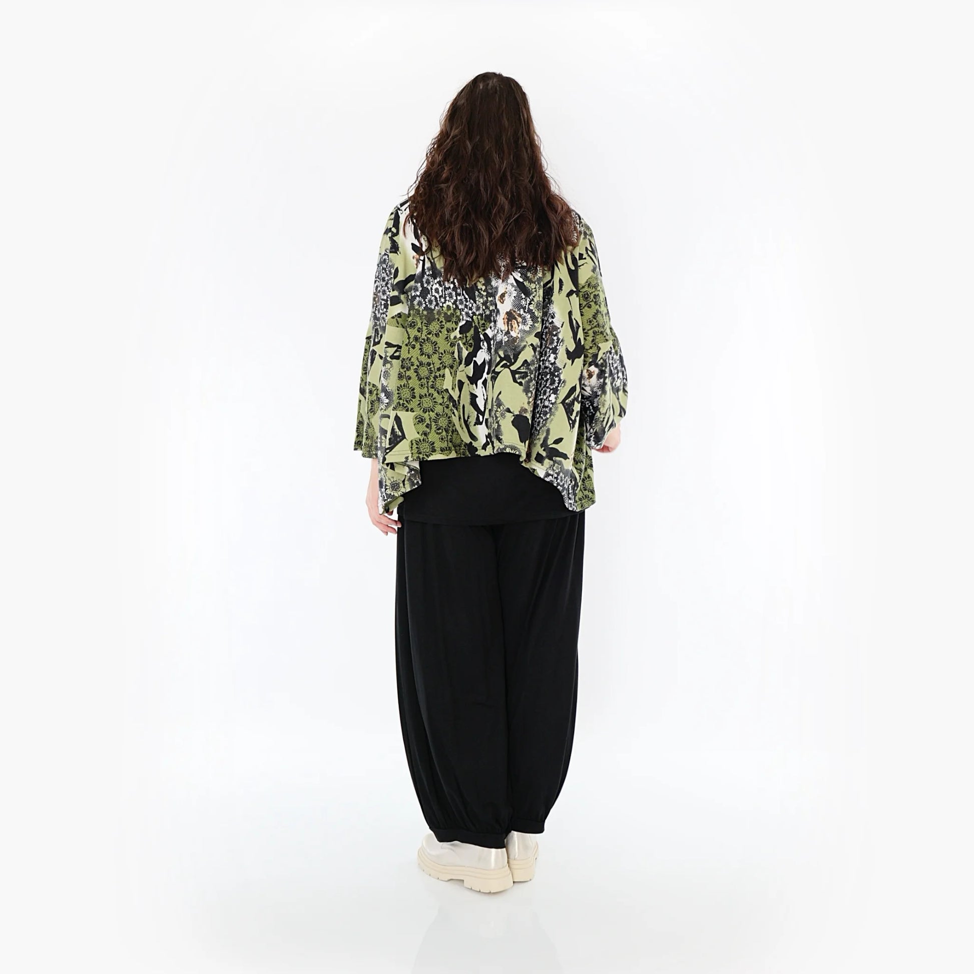  AKH Fashion Bigshirt in kastiger Form, aus Viskose, 1395.03019, Olive-Schwarz-Weiß, Blumen