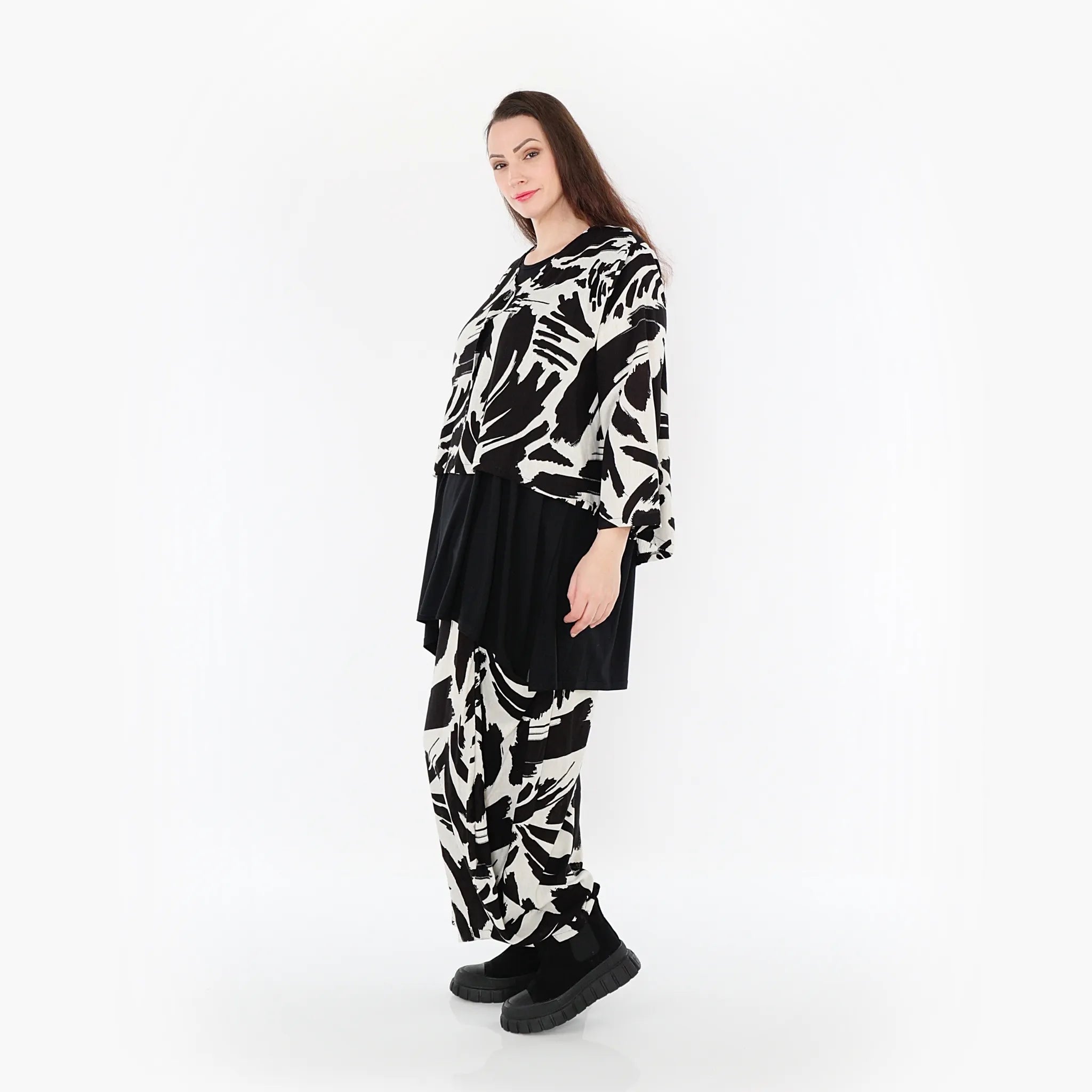  AKH Fashion Jacke in gerundeter Form, aus Viskose, 1442.00130, Ecru/Schwarz, Schick
