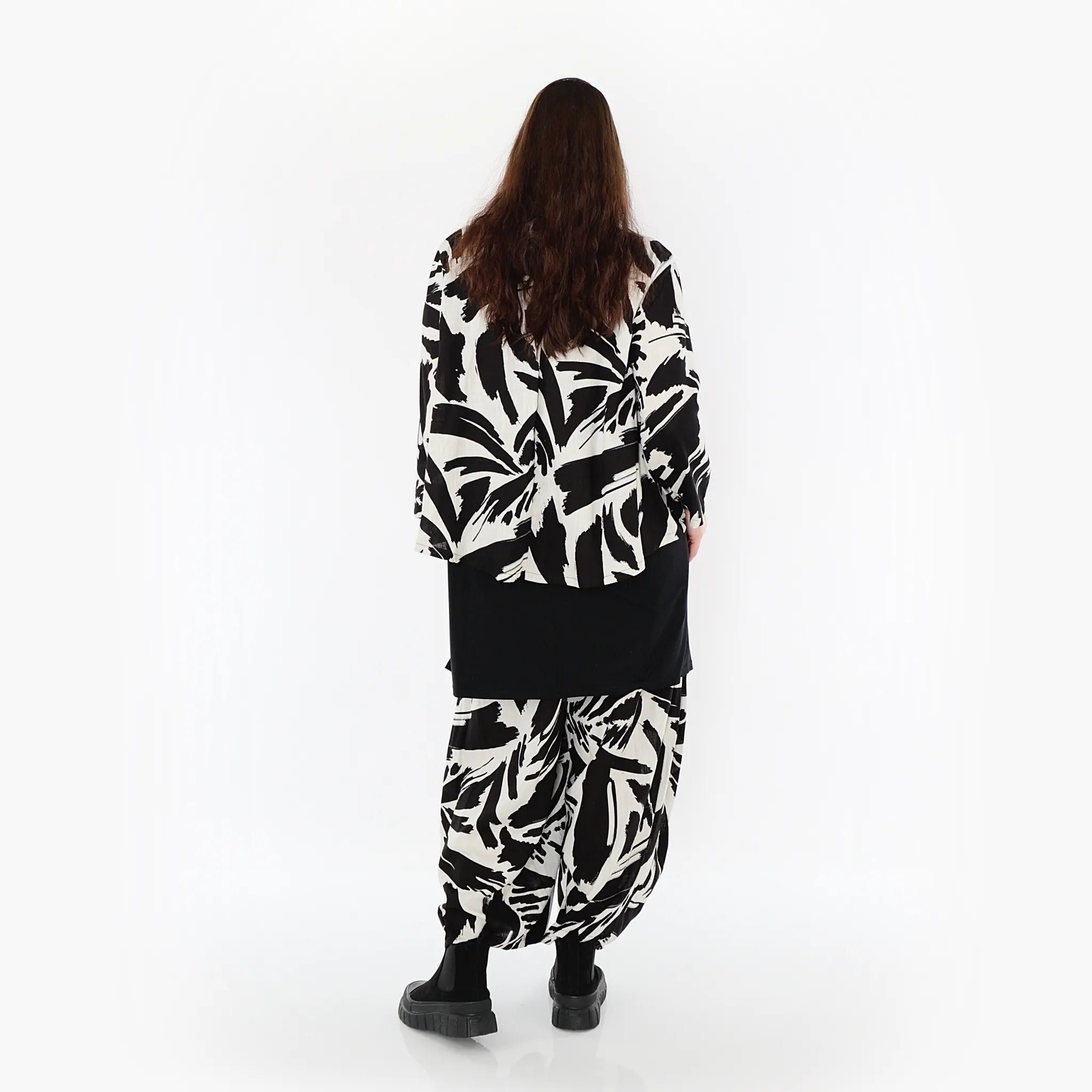  AKH Fashion Jacke in gerundeter Form, aus Viskose, 1442.00130, Ecru/Schwarz, Schick