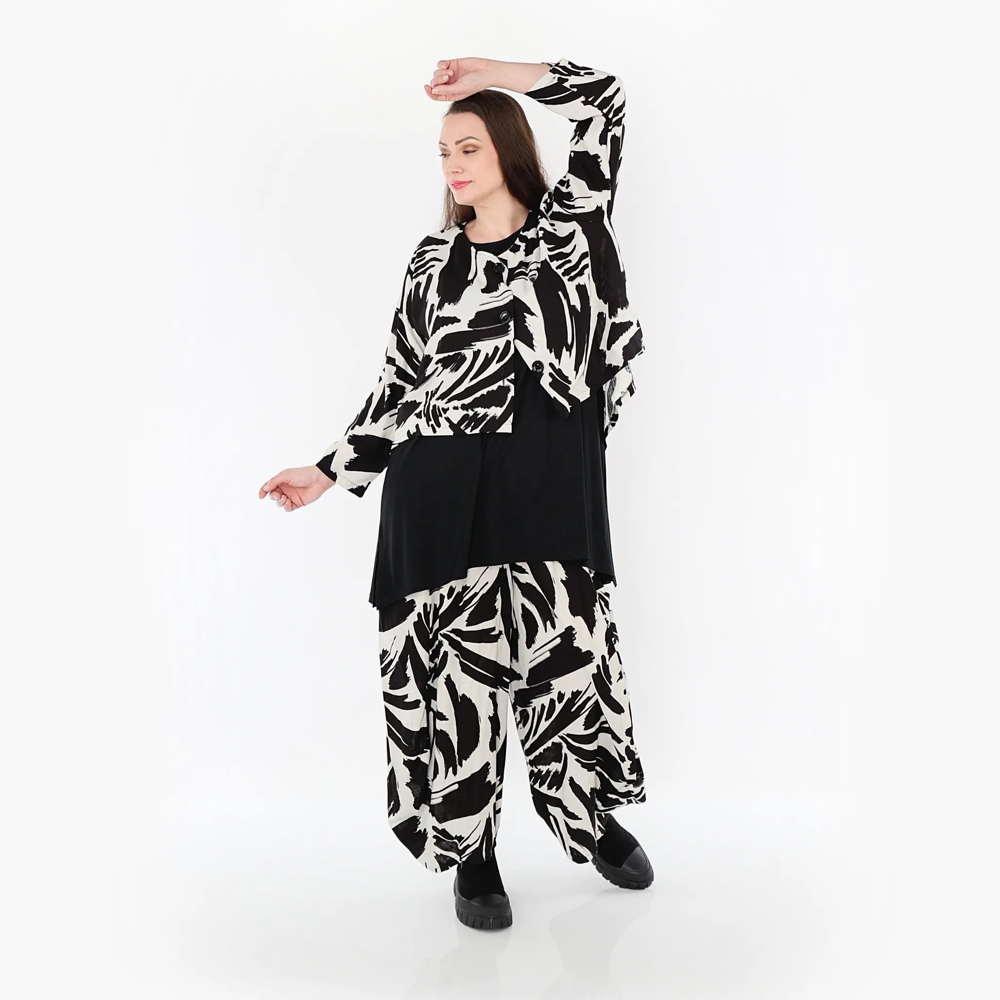  AKH Fashion Jacke in gerundeter Form, aus Viskose, 1442.00130, Ecru/Schwarz, Schick