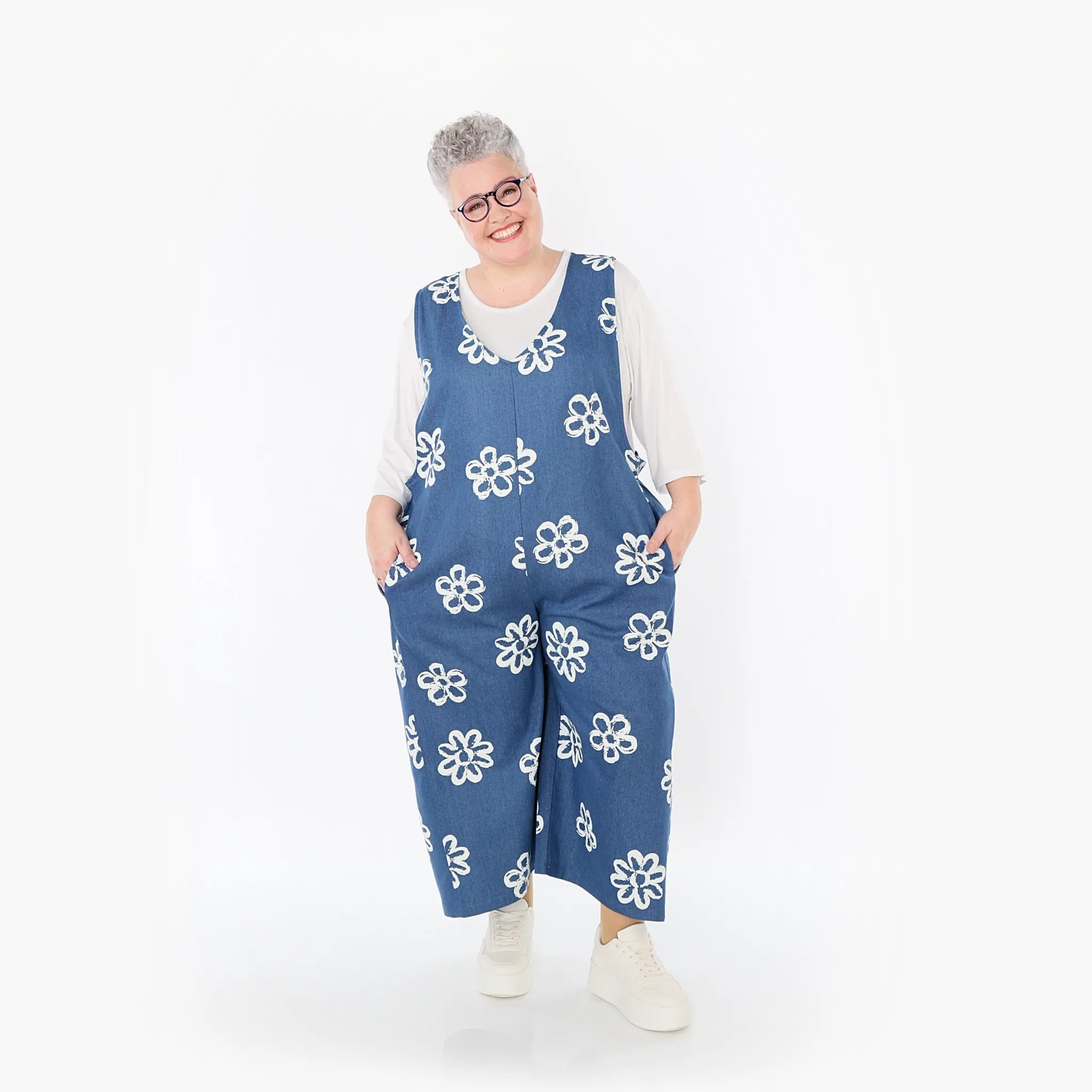 AKH Fashion Jumpsuit in gerader Form, aus Baumwolle, 1485.07079, Jeansblau/Weiß, Blumen